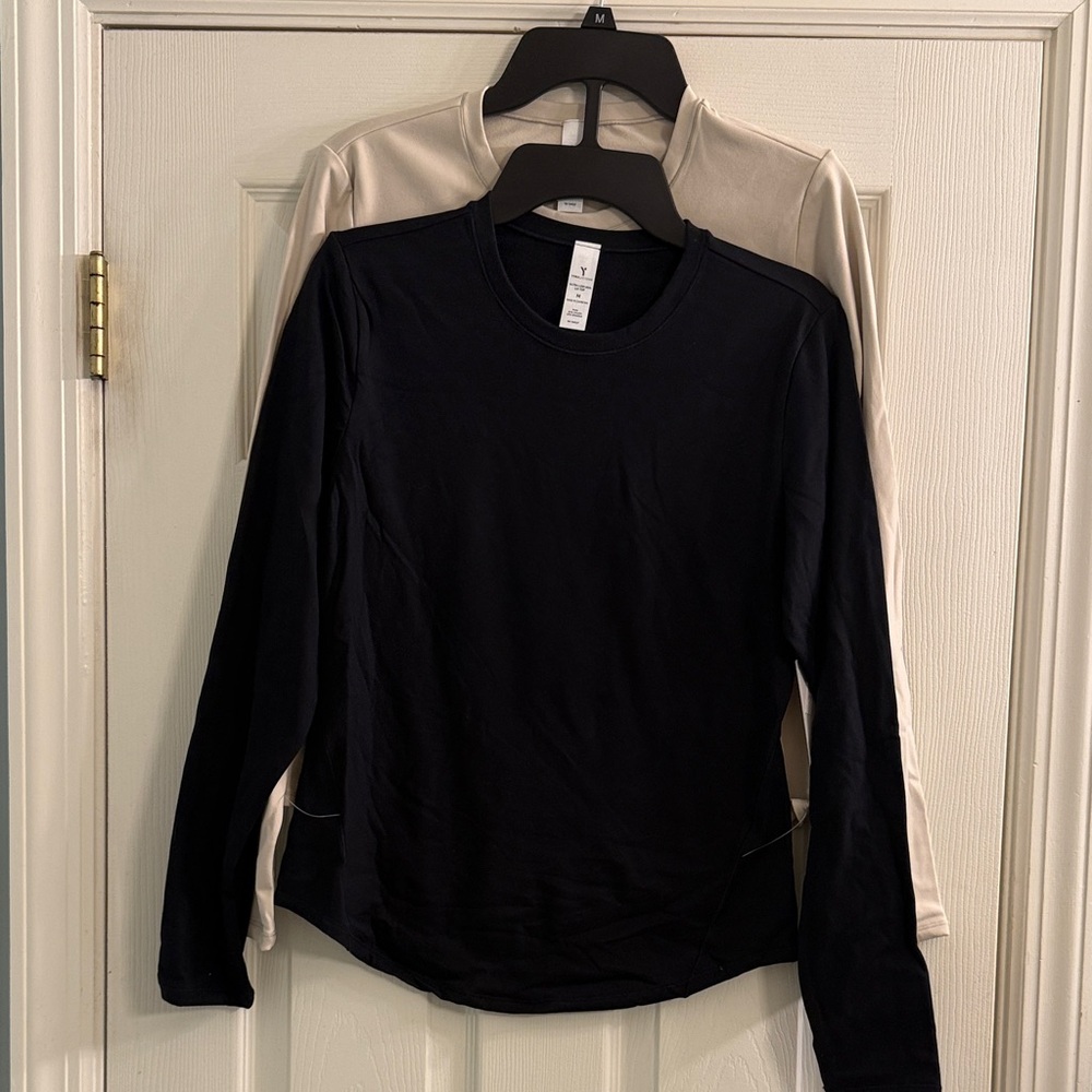 NWT Yogalicious Classic Black and Cream Ultra Lush Ada Women's Tops | Size M